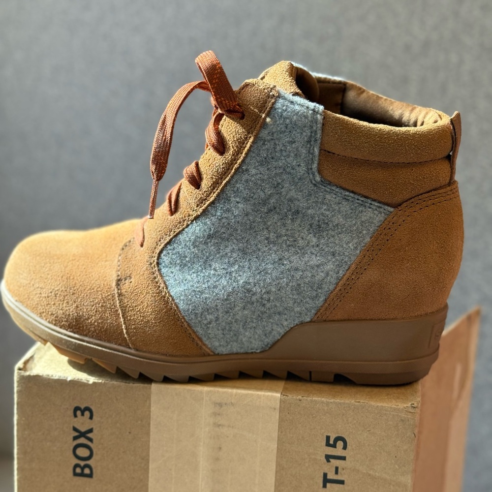 Women's NWOT -never worn Sorel Brown and Gray Lace Up Boots - Picture 6 of 6